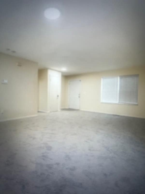 Building Photo - 569 E 101st St