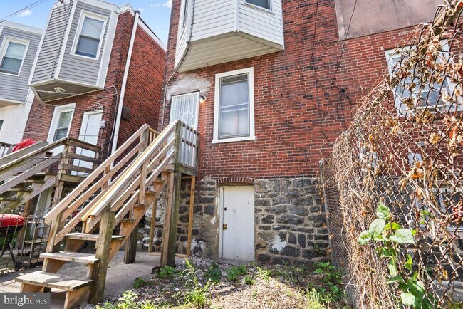 Building Photo - 819 S 56th St