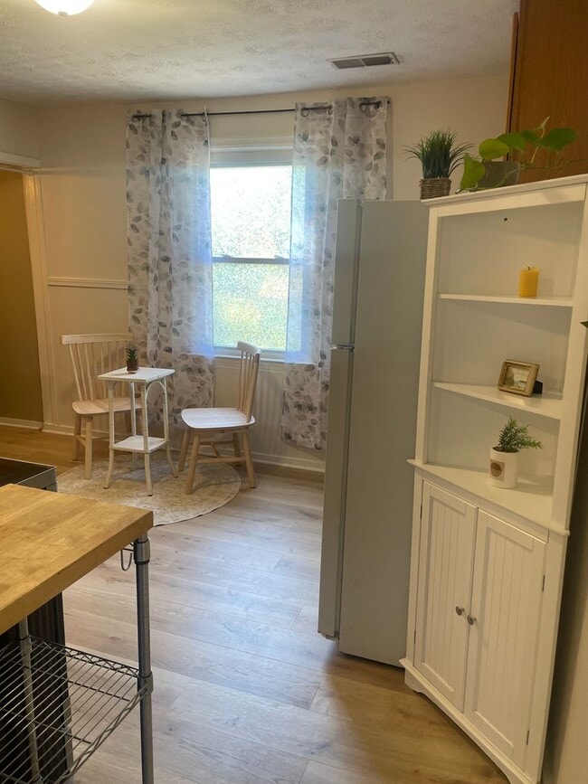 Building Photo - Knoxville 37920 - Adorable 2 bedroom 1 bath home in the Heart of South Knoxville-Pet Friendly - C...