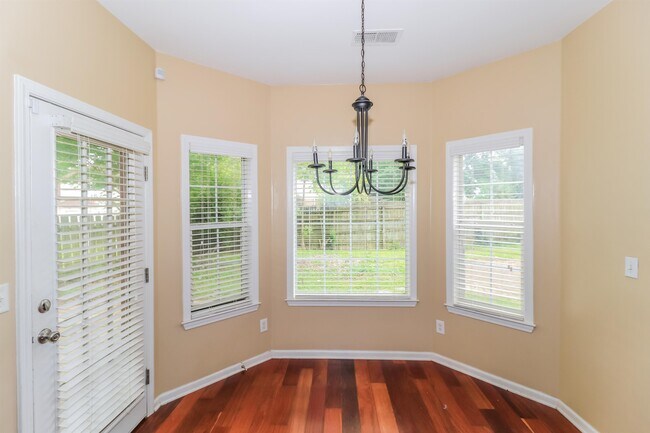 Building Photo - 8423 Shady Elm Dr