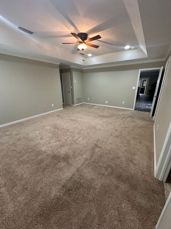 Building Photo - Great Location, Near St. John's River, Bea...