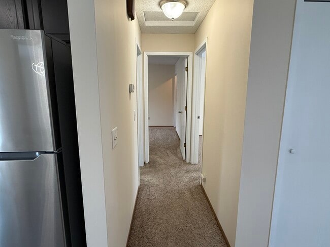 Building Photo - 2528 Birchview Ln