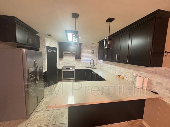 Building Photo - 2175 Deerwood Dr