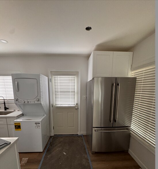 Building Photo - 10802 Doty Ave