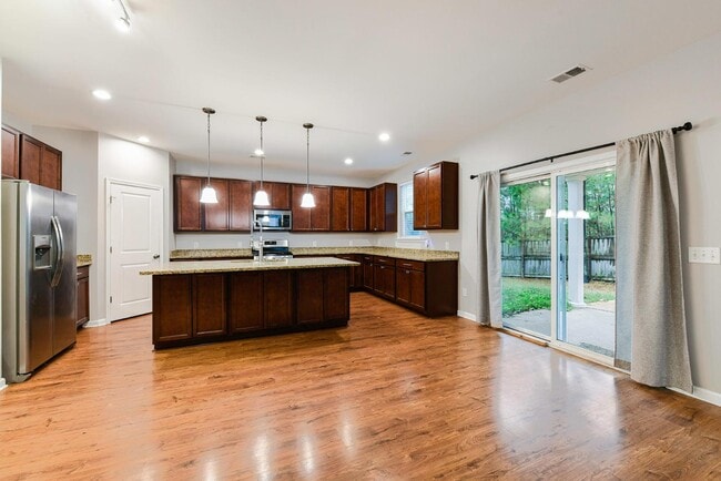 Building Photo - 432 War Admiral Ln