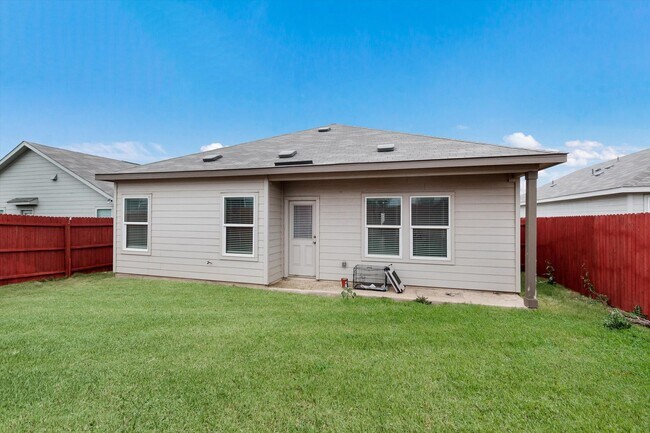 Building Photo - Move-In Ready Gem with Open Layout & Prime Location