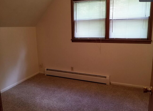 Building Photo - 714 11th Ave N