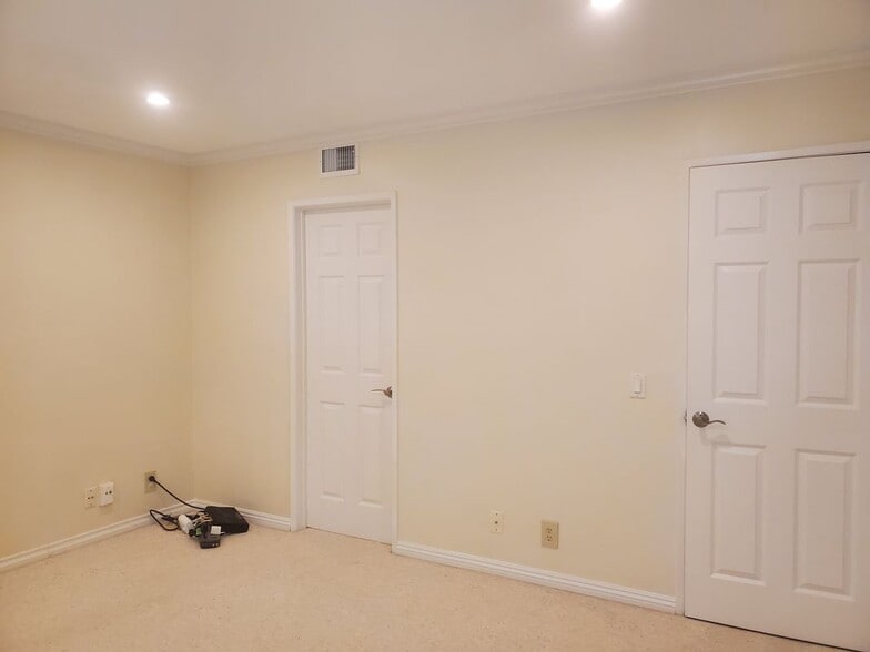 Building Photo - 6695 Indianbroom Ct