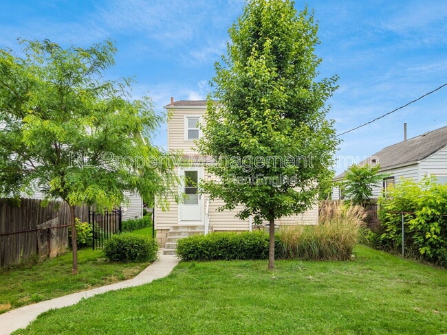 Building Photo - 669 Sheldon Ave