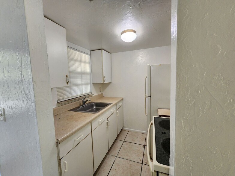 Building Photo - 3862 Madison Ave