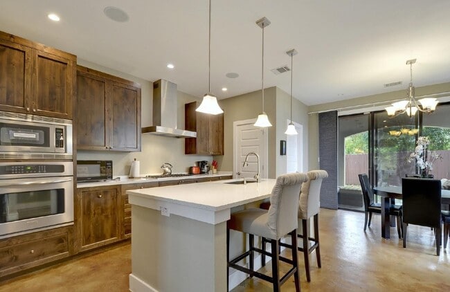 Building Photo - 2111 Melridge Pl