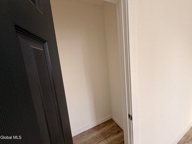 Building Photo - 25 Lefferts St