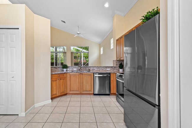 Building Photo - 7690 Hummingbird Ct