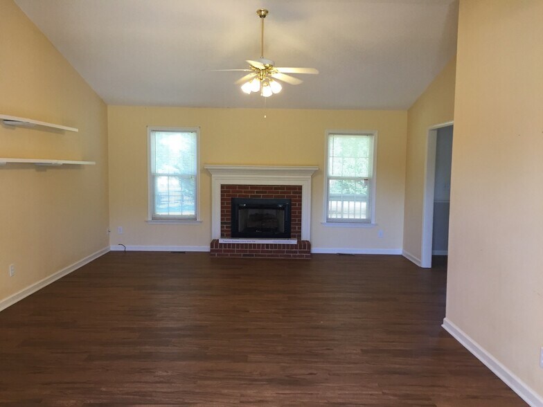 Building Photo - 6 Pearle Brook Ln