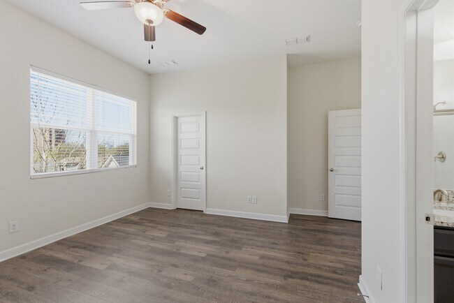 Building Photo - 114 Walden Village Ct