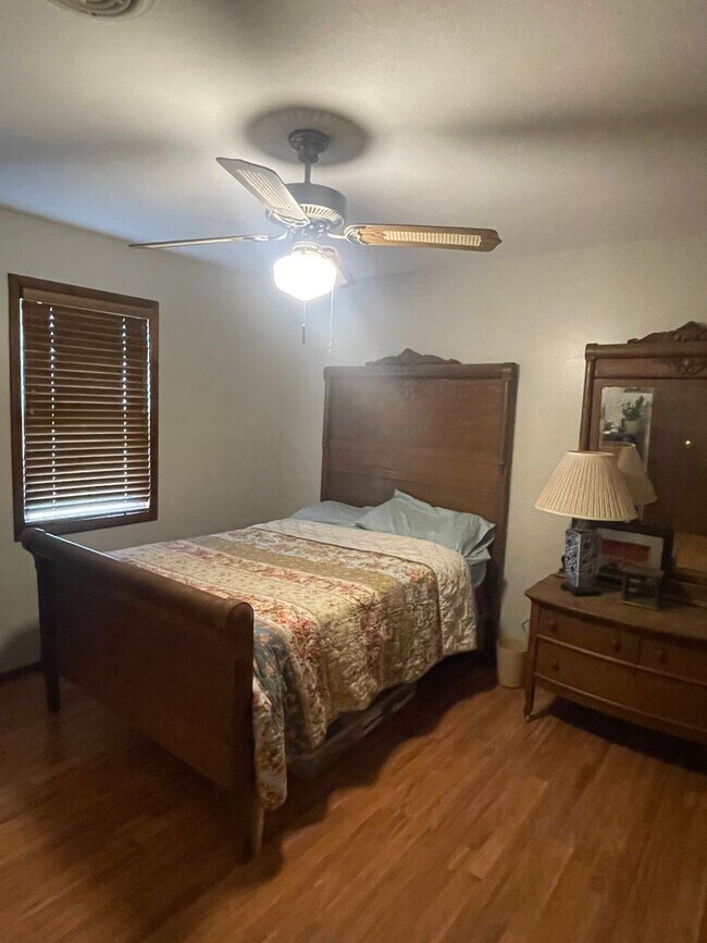 Building Photo - Available 7/25! If you are looking for a l...