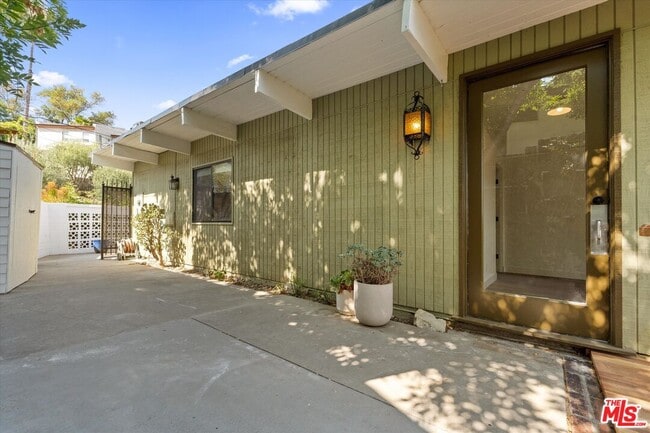 Building Photo - 4950 Marmol Dr