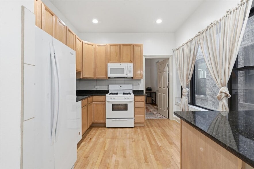 Building Photo - 5739 N Winthrop Ave