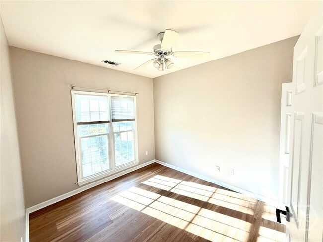 Building Photo - 6 Oak Park Pl