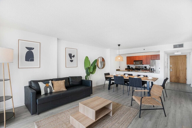 Building Photo - 1 SE 12th St