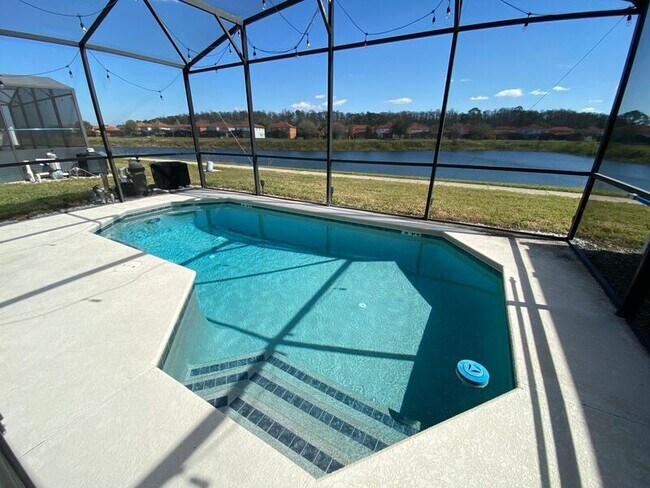 Building Photo - 541 Las Fuentes Dr