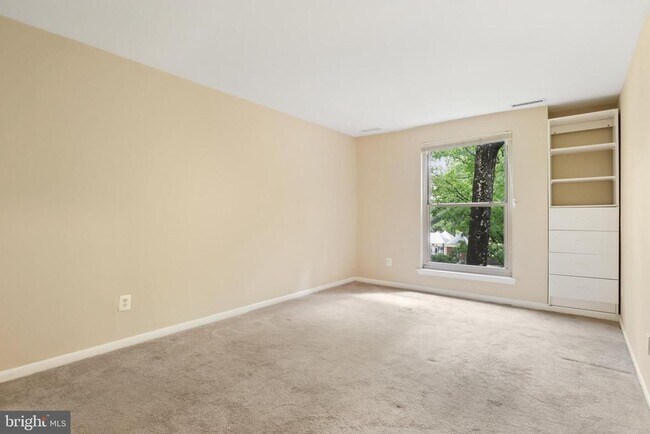 Building Photo - 3308 Woodburn Village Dr