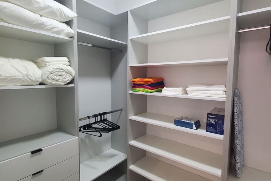 Building Photo - 648 NE 16th Terrace