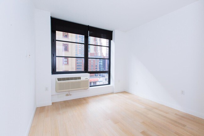 Building Photo - 160 1st St