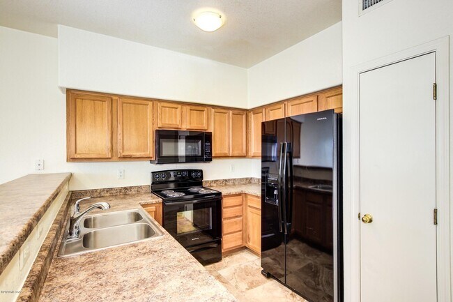 Building Photo - 1251 E Weimer Cir