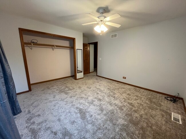 Building Photo - 556 Beaconsfield Ave