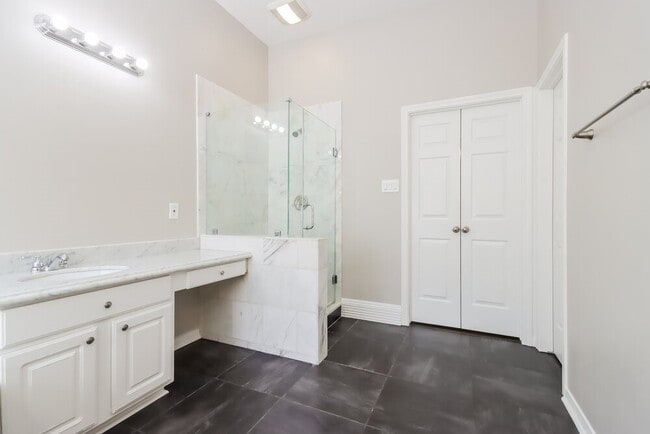 Building Photo - 1110 Bringewood Chase Dr