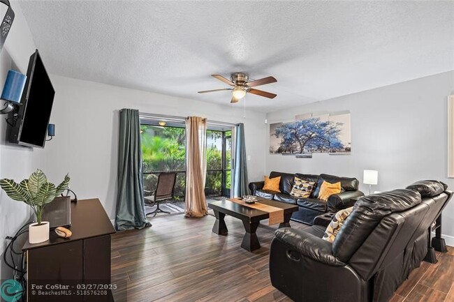 Building Photo - 2753 S Oakland Forest Dr