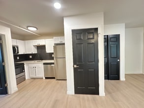 Building Photo - 1216 Maple St