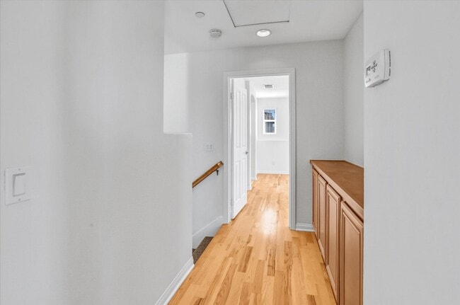 Building Photo - Move In Special $1000 Off - 3BD/3.5BA Detached Townhouse w/ 2 Car Garage