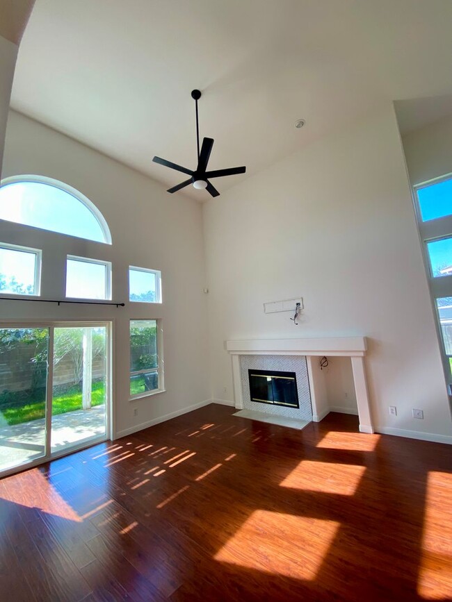 Building Photo - Beautiful 3 bedroom, 2.5 bathroom Rocklin ...