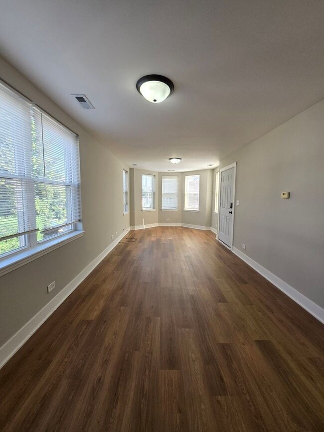 Building Photo - 3812 W Maypole Ave