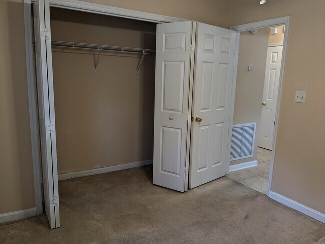 Building Photo - 889 Balkin Ct