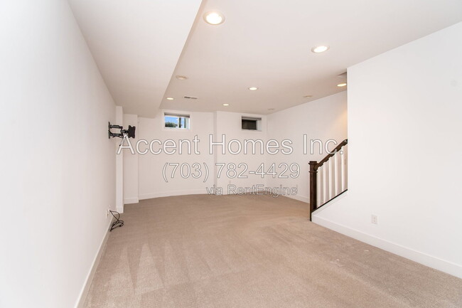Building Photo - 210 S Patrick St