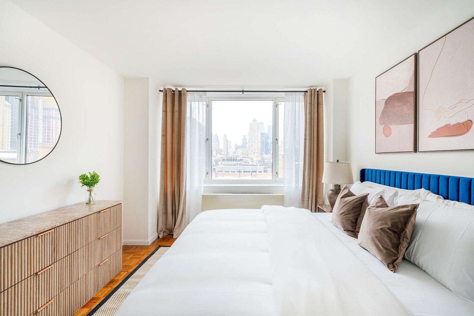 Building Photo - 350 W 43rd St