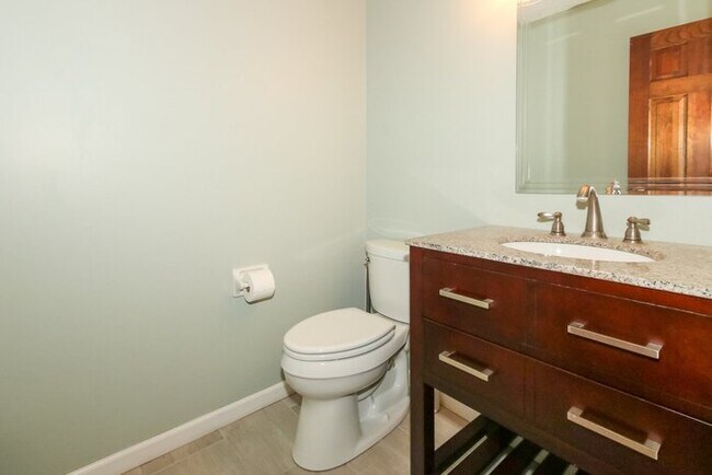 Building Photo - 4 Bedroom Carmel Home!