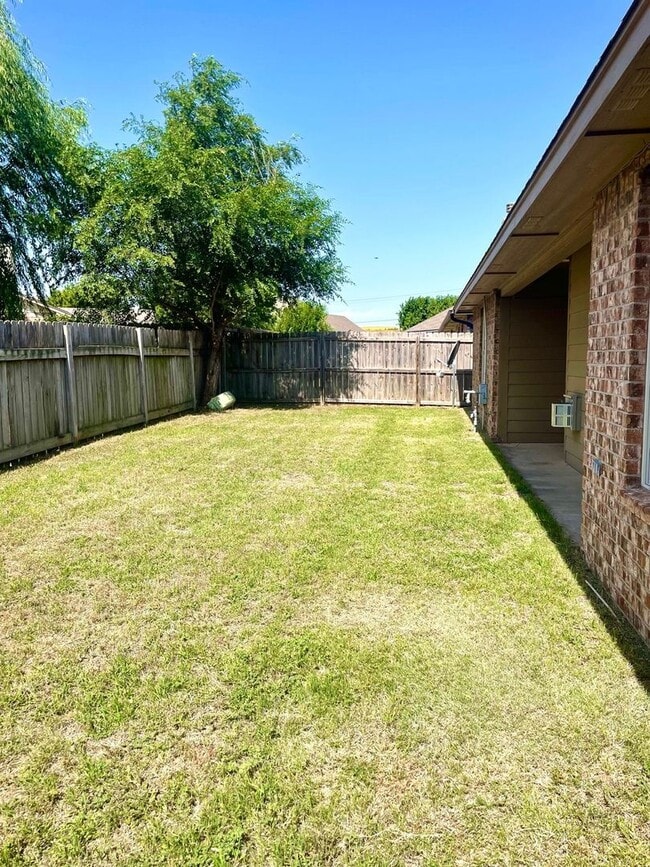 Building Photo - Beautiful 4-Bedroom Home