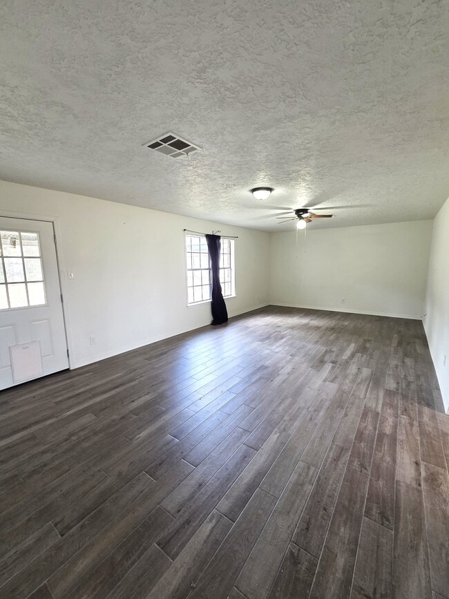 Building Photo - 3360 US-69