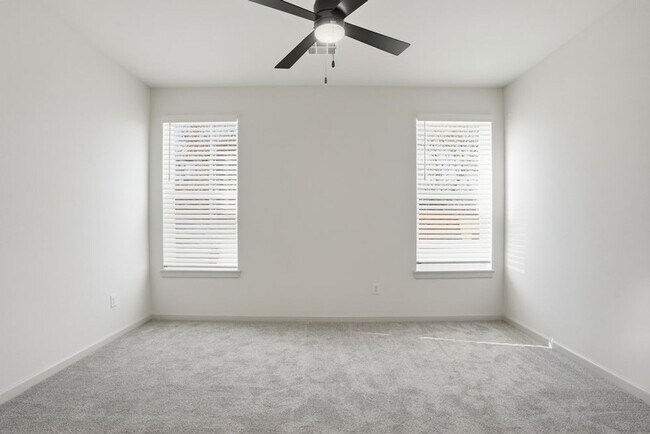 Building Photo - 3 Bed | 2 Bath Luxury Duplex