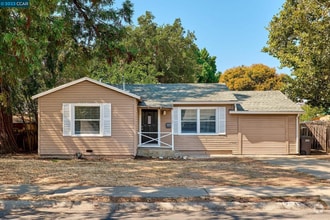 Building Photo - 2647 Garden Ave