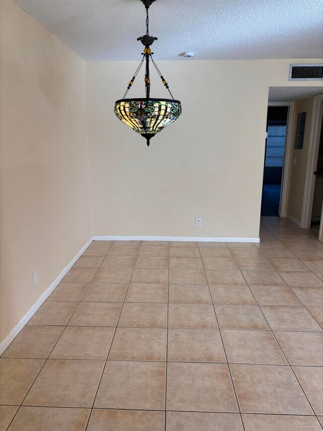 Building Photo - 707 High Point Blvd N