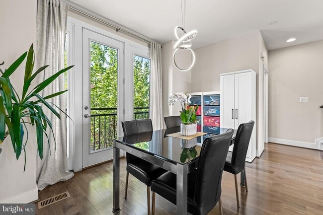 Building Photo - 1600 Beason St