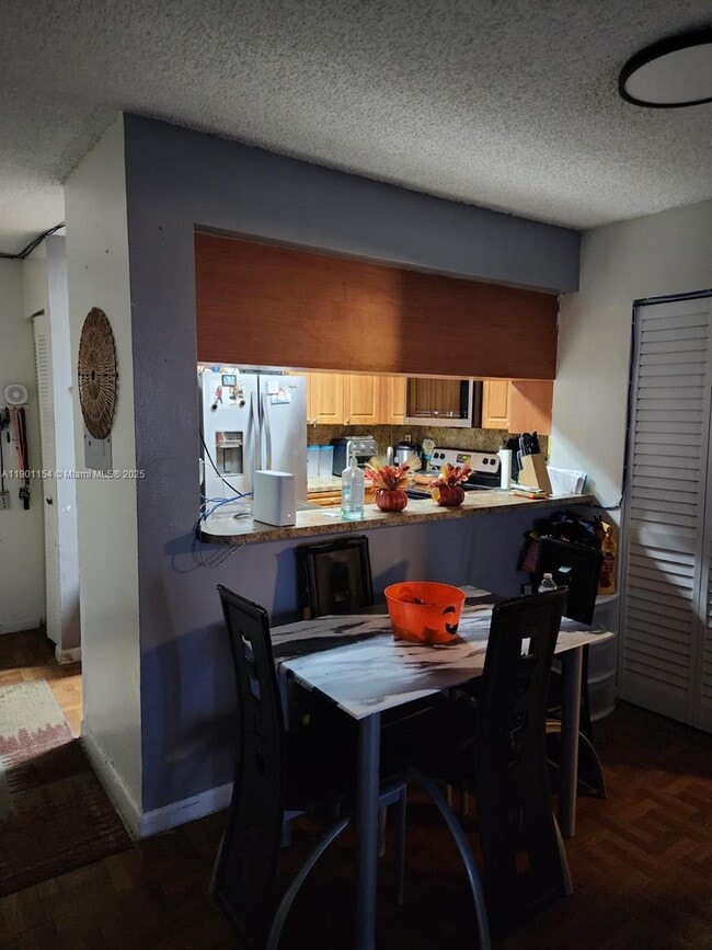 Building Photo - 2221 Sherman Cir