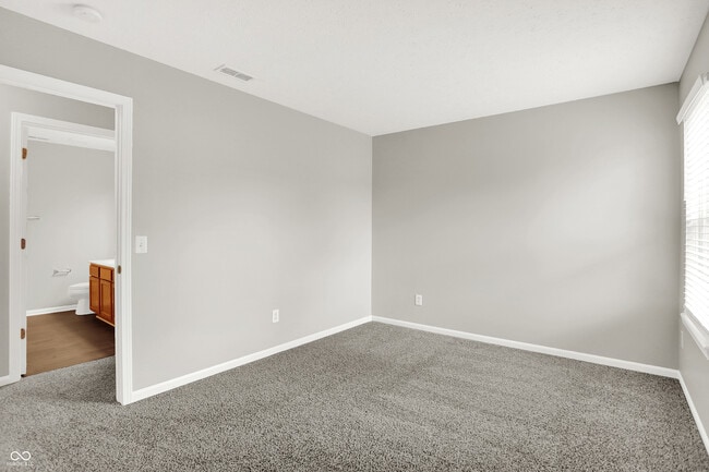 Building Photo - 5761 Cantigny Way S