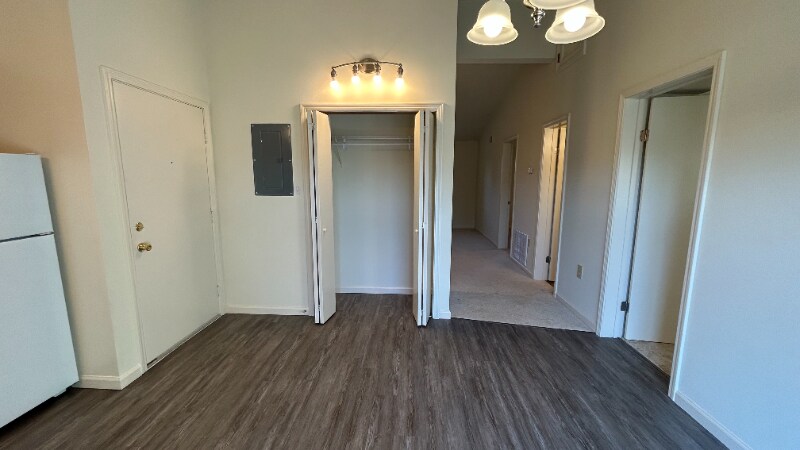 Building Photo - 807 Rainbow Dr
