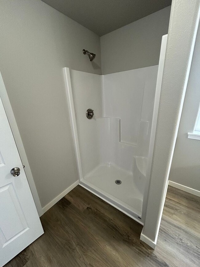 Building Photo - Beautifully Furnished Brand New 5 Bedroom ...